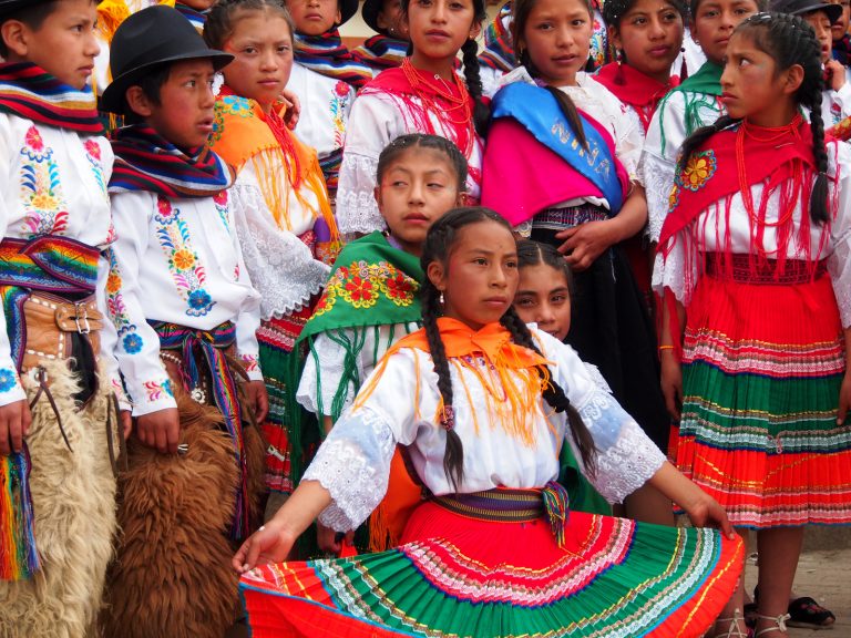 Ekvádorský karneval září barvami